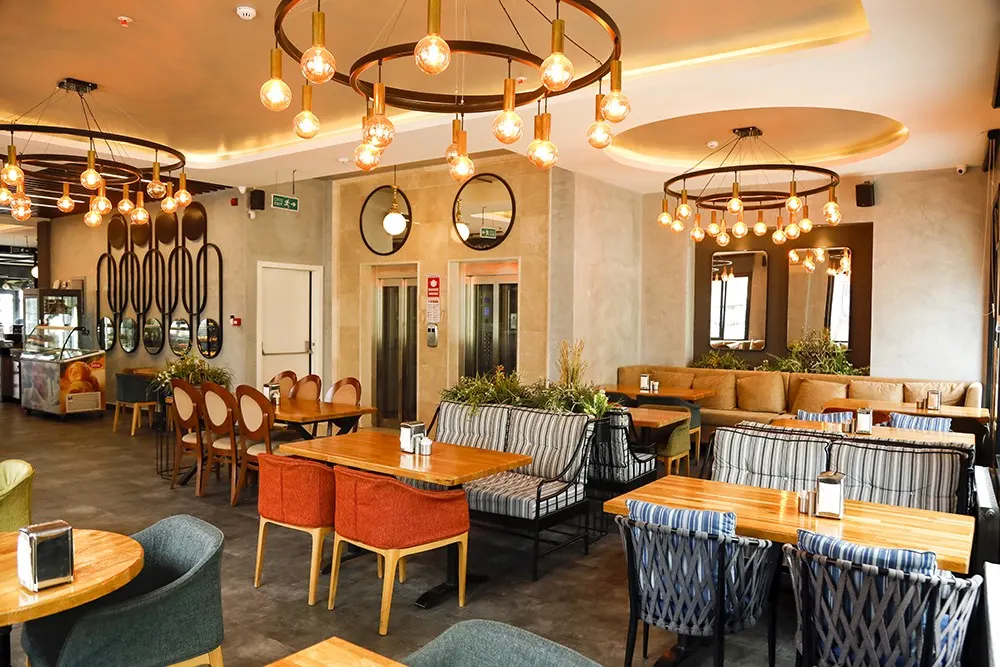 Dilek İstiklal şubesinin restoran salonu